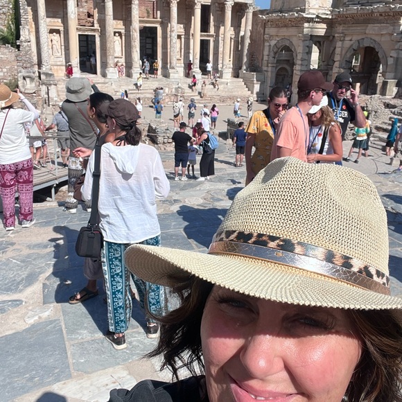 Meet your Posher, Crystal - Picture 4 of 4